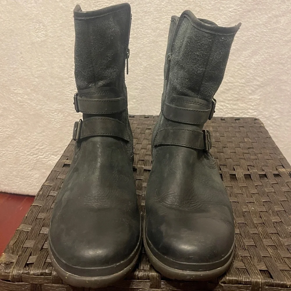 UGG Simmens Brushed Leather Lined Buckle‎ Boots in Black Women's 10
